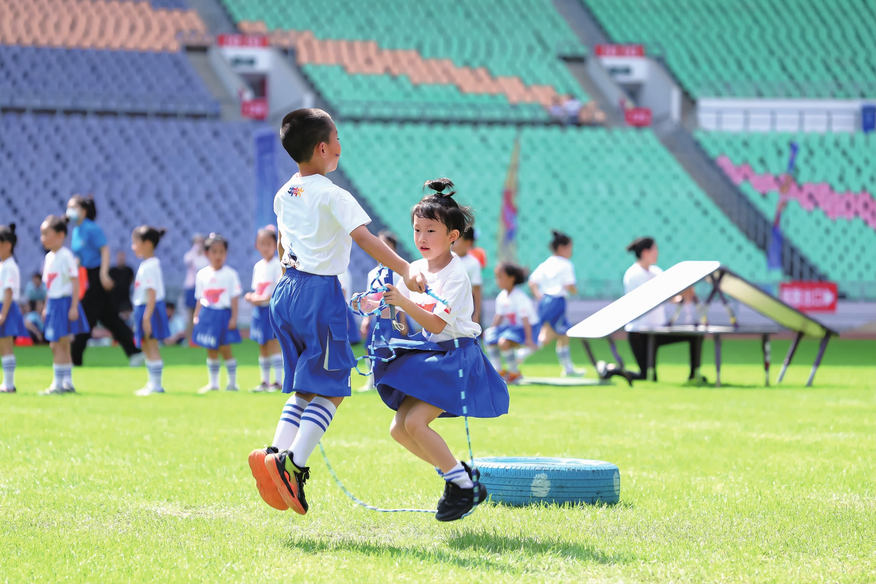 英媒：曼联担心卖不出霍伊伦，阿莫林今夏对阵容进行重大调整