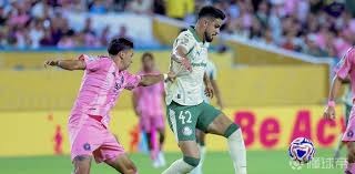 梅州2-2追平英博留住保级希望，奥马尔松破门，马马杜乌龙